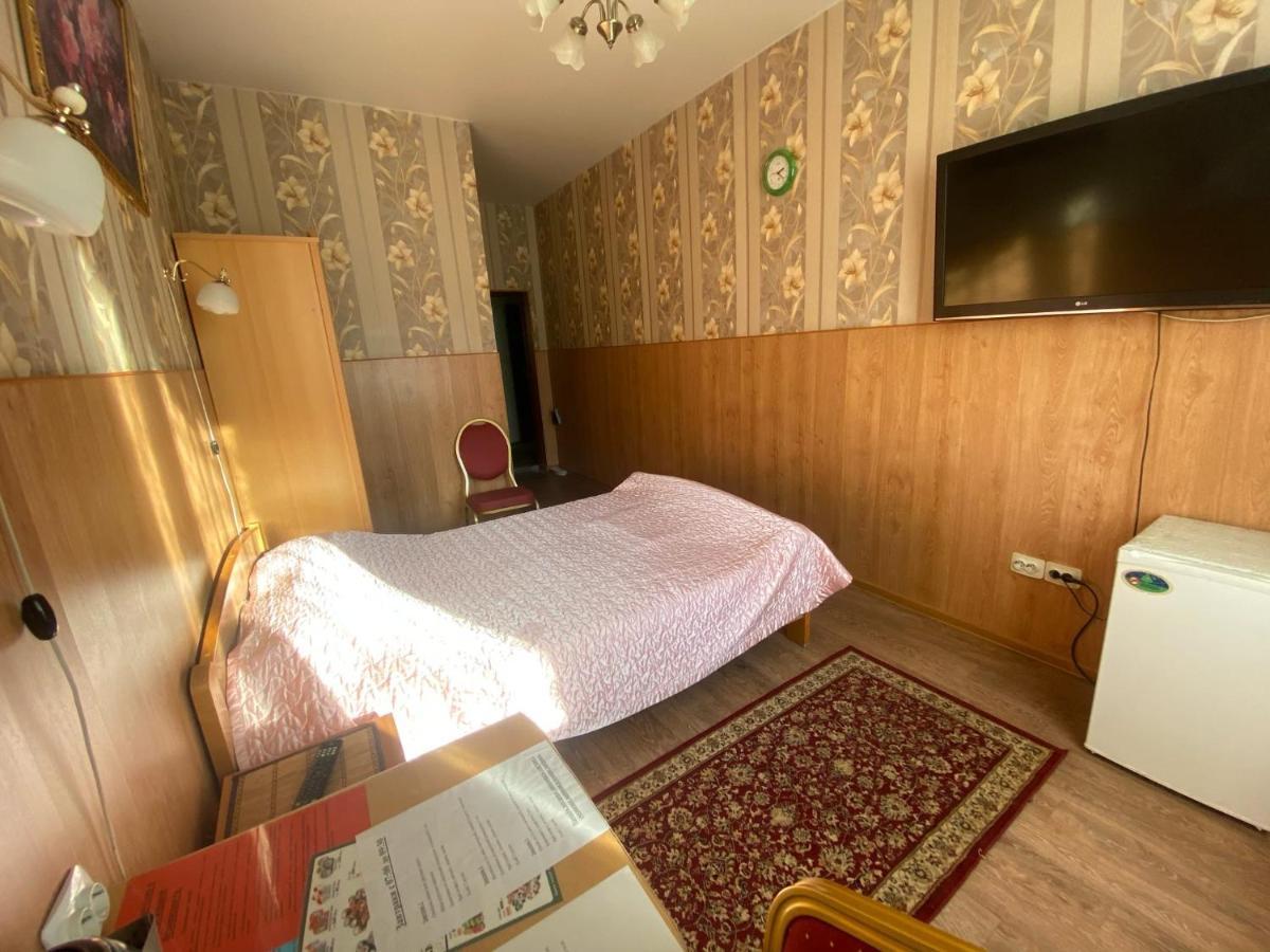 Sapfir Hotel Krasnoyarsk Bagian luar foto